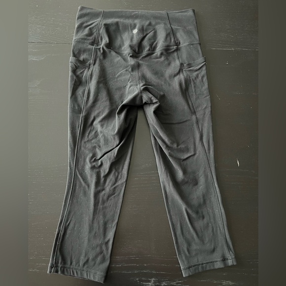 ATHLETA SALUTATION STASH CAPRI - Picture 4 of 4